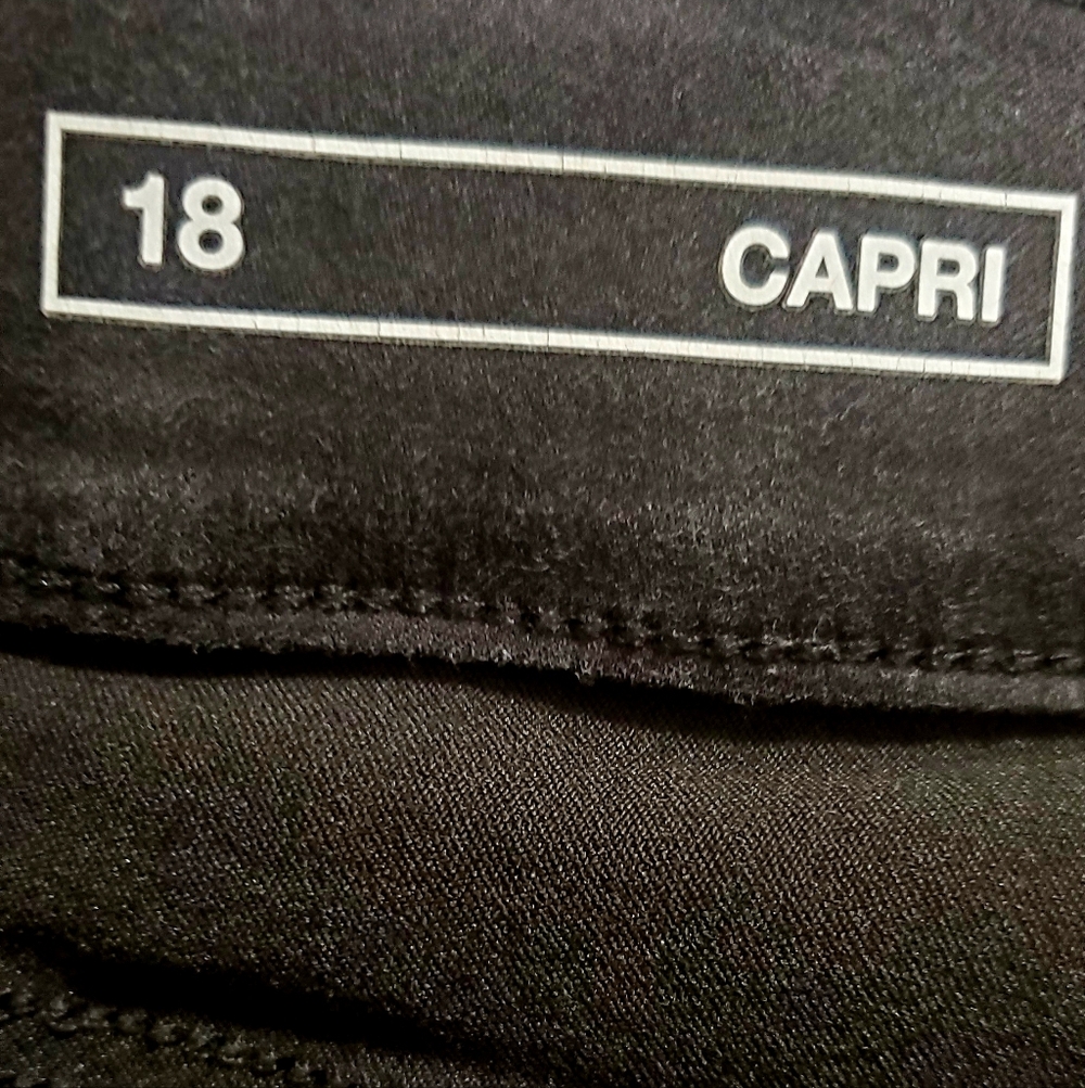 Women's Black Capris - Picture 9 of 9